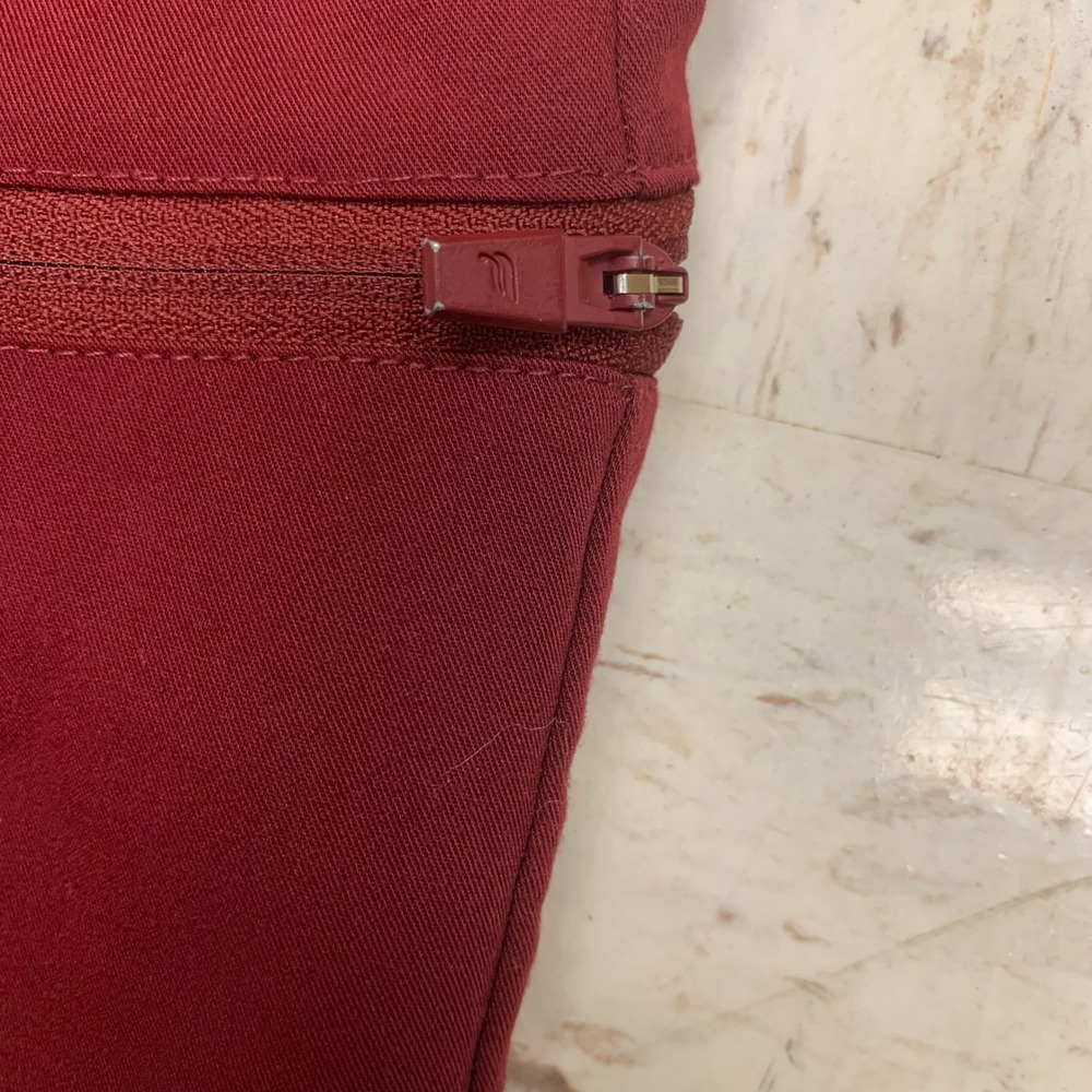 Women's Fabletics Burgundy Scrub Set Top And Jogger Pants Size Small - Picture 5 of 16